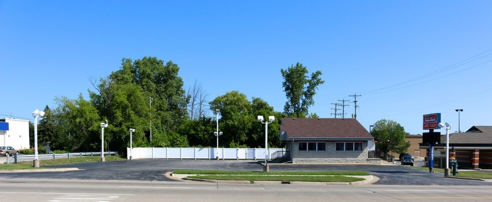 More Photos Of 3897 Wilder Rd, Bay City General Retail For Lease