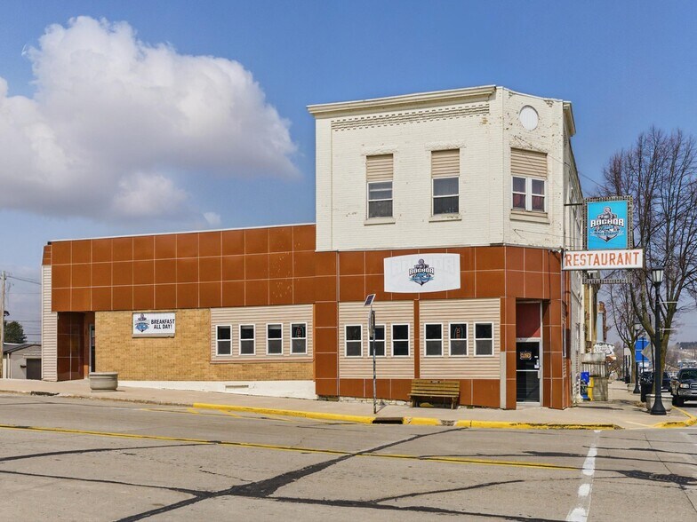 More Photos Of 301 Ellis St, Kewaunee Restaurant For Sale