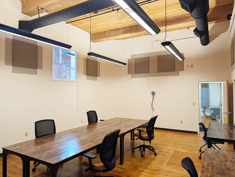 More Photos Of 670 N Commercial St, Manchester Apartments For Lease