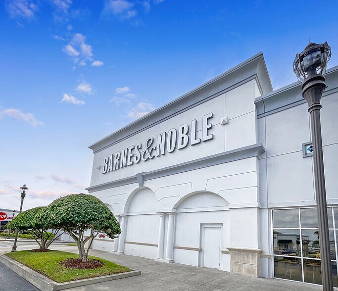 More Photos Of 2410-2606 E Colonial Dr, Orlando Unknown For Lease