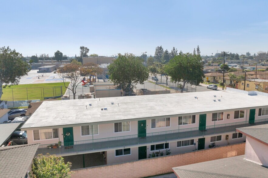 More Photos Of 6522 Bear Ave, Bell Apartments For Sale