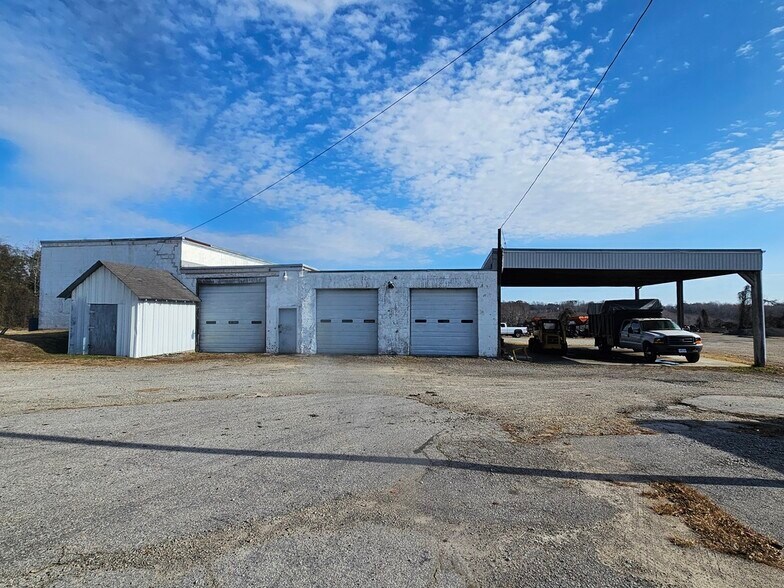 More Photos Of 2690 Old Richmond Road, Danville Office For Sale