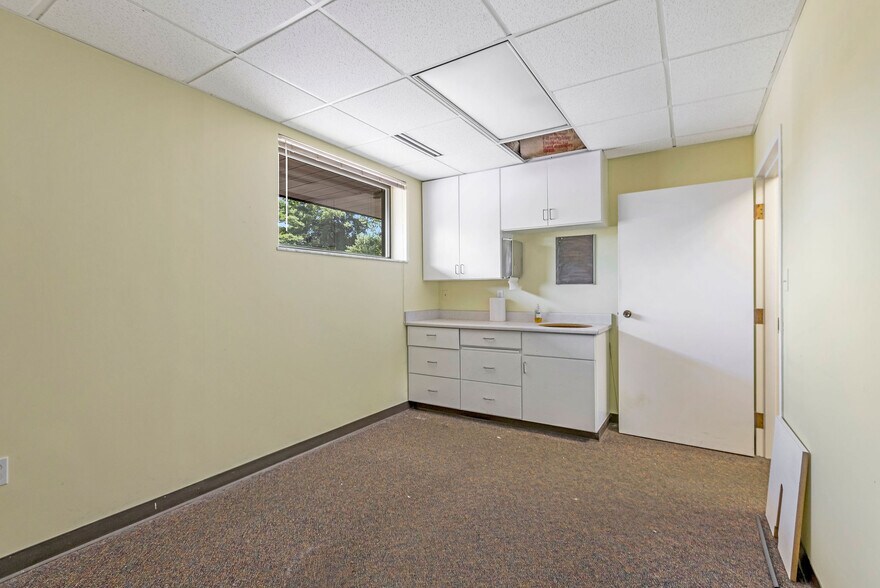More Photos Of 9030 Montgomery Rd, Cincinnati Medical For Lease