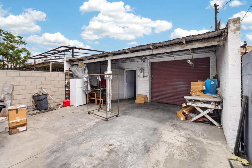 More Photos Of 5016 E Olympic Blvd, Los Angeles Storefront For Sale