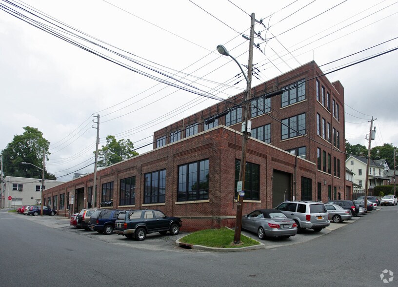 Primary Photo Of 141 Tompkins Ave, Pleasantville Coworking Space