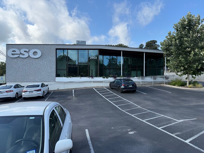 More Photos Of 2803 Manor Rd, Austin Office For Lease