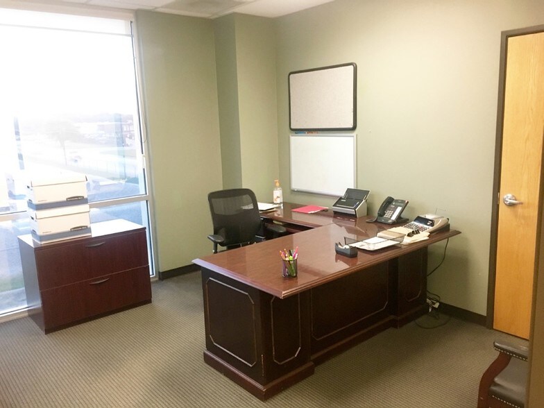 More Photos Of 2535 Brennan Ave, Fort Worth Office For Lease