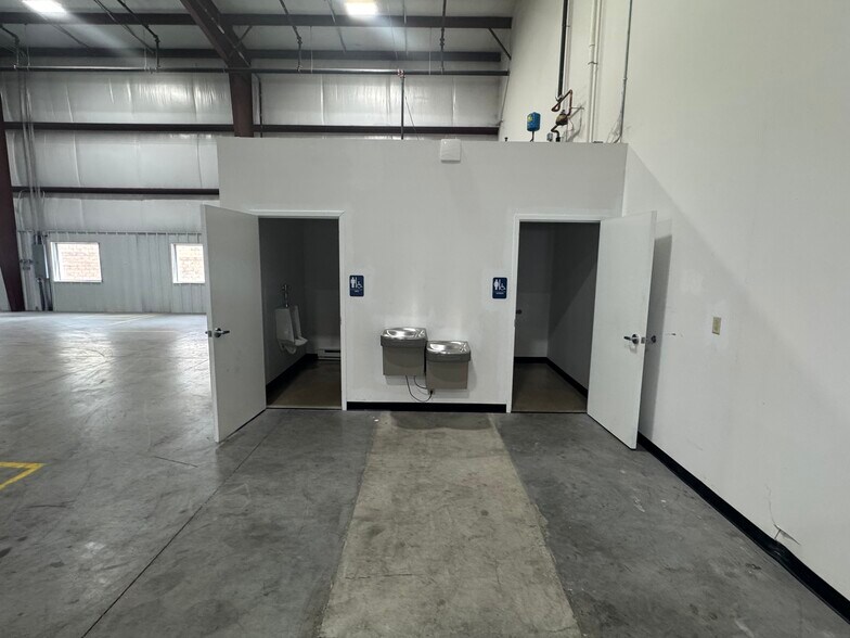 More Photos Of 144 Western Maryland Pky, Hagerstown Warehouse For Lease