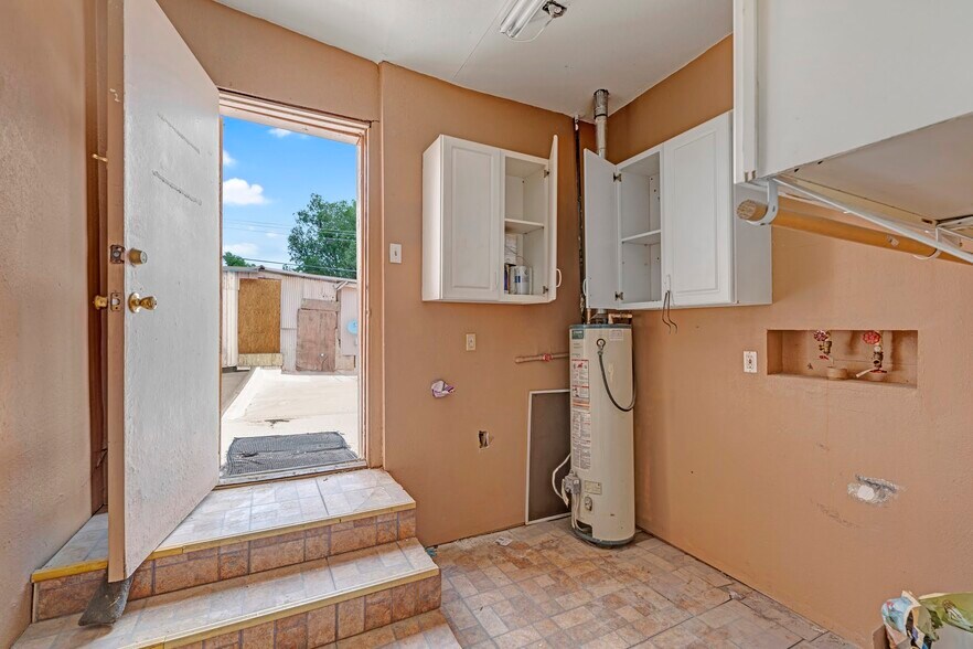 More Photos Of 122 W Main St, Florence Storefront For Sale