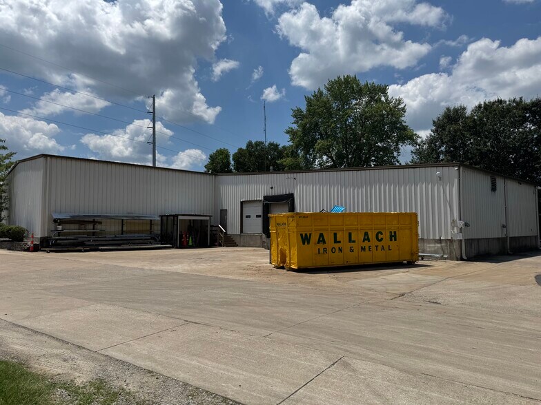 More Photos Of 3025 N Saint Peters Pky, Saint Peters Showroom For Sale