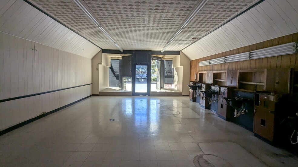 More Photos Of 131 W Davis St, Burlington Storefront Retail Office For Lease