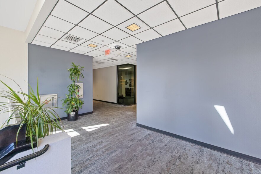 More Photos Of 100 Willow Plz, Visalia Medical For Sale