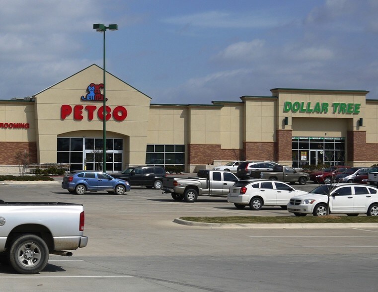 More Photos Of 2401 12th Ave NW, Ardmore General Retail For Sale