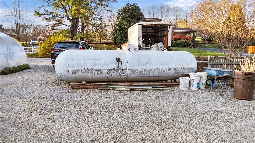 More Photos Of 1356 Coopers Cove Rd, Hardy Specialty For Sale