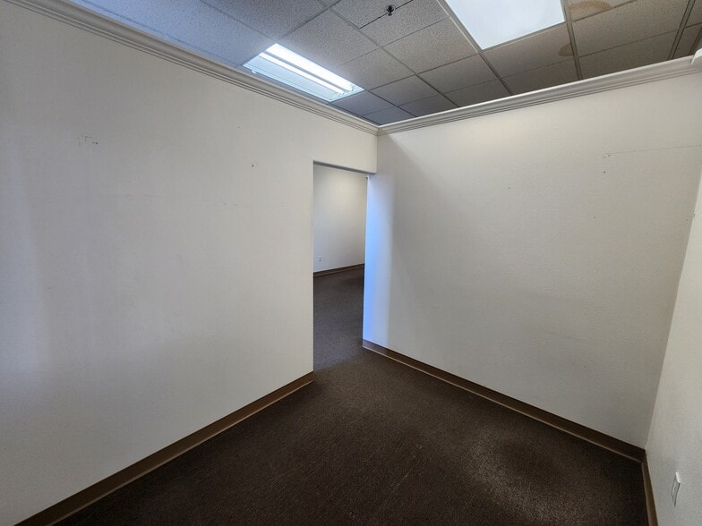 More Photos Of 1231 E Basin Ave, Pahrump Restaurant For Lease