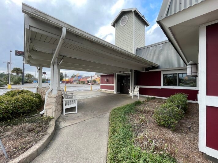 More Photos Of 2820 I-10 E, Beaumont Restaurant For Lease