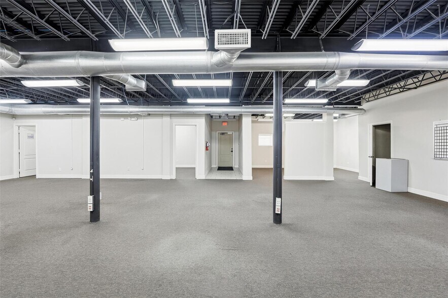 More Photos Of 1300 E Belknap St, Fort Worth Showroom For Sale