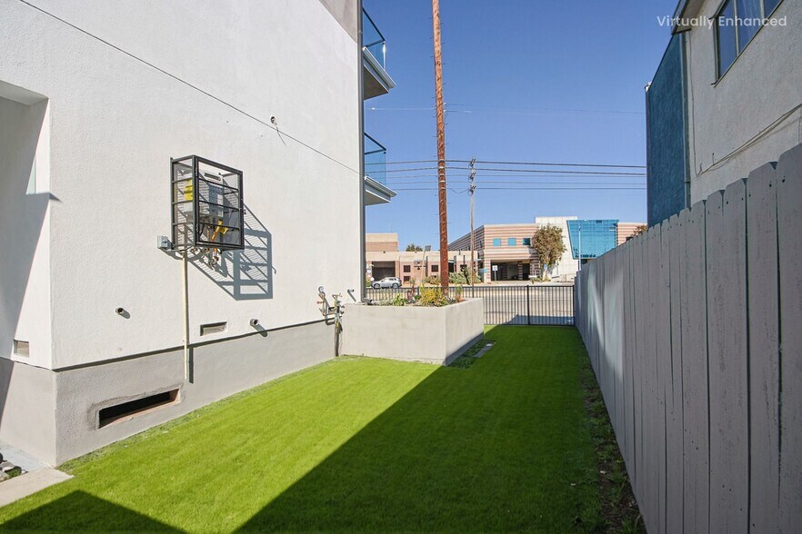 More Photos Of 1636 Longwood Ave, Los Angeles Apartments For Sale