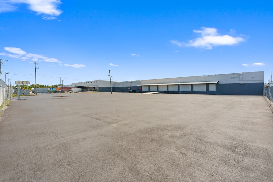 More Photos Of 5530 NW 32nd Ct, Miami Warehouse For Lease