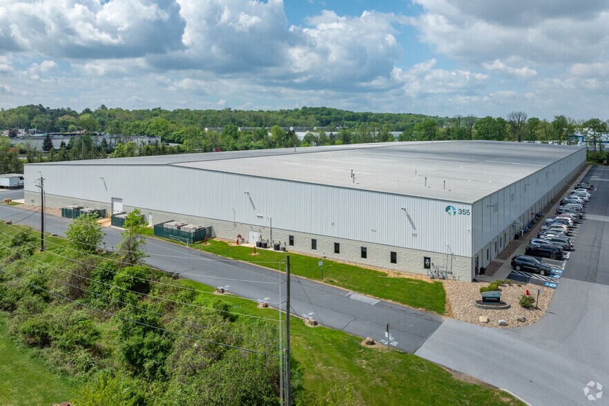 More Photos Of 355 Independence Ave, Mechanicsburg Warehouse For Lease