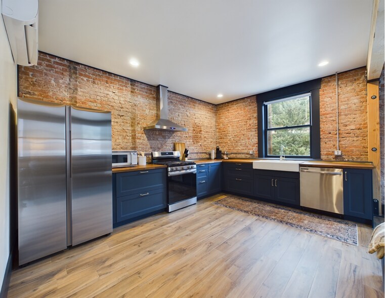 More Photos Of 220 6th St, Wallace Restaurant For Sale