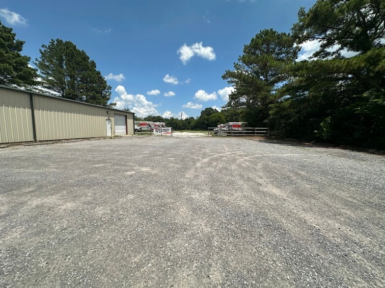 More Photos Of 9195 US-431, Owens Cross Roads General Retail For Sale