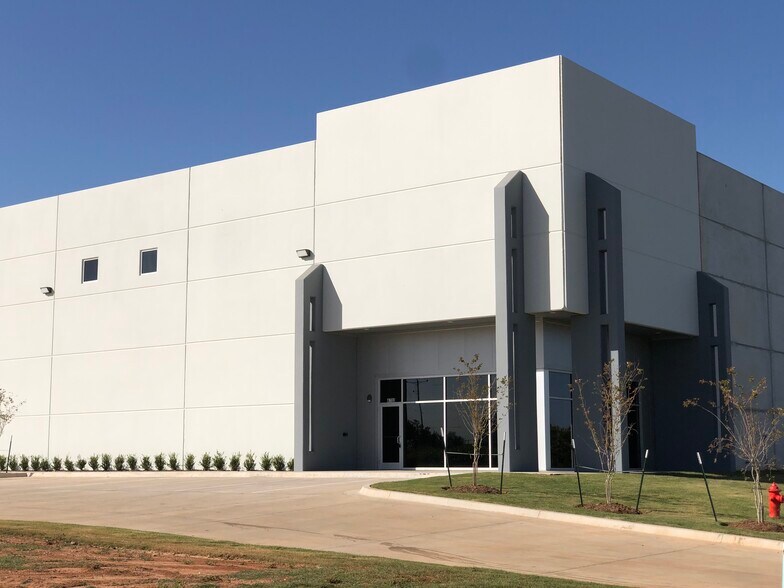 More Photos Of 4617 Sw 25th Cir, Oklahoma City Industrial For Lease