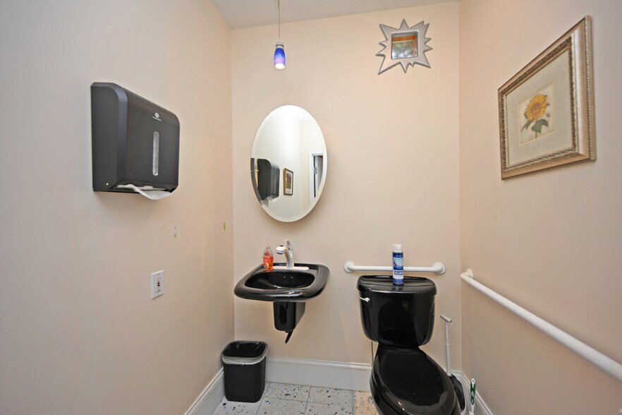 More Photos Of 2150 Alpine Pl, Cincinnati Office Residential For Sale