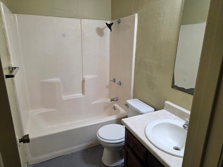 More Photos Of 657 W 4th St, Yorktown Apartments For Sale