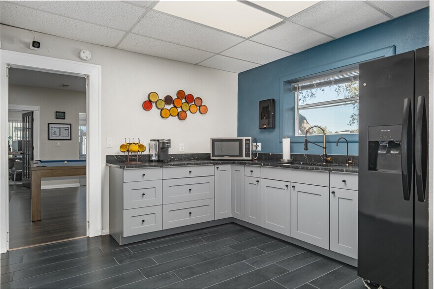 More Photos Of 3848 Central Ave, Saint Petersburg Office For Lease