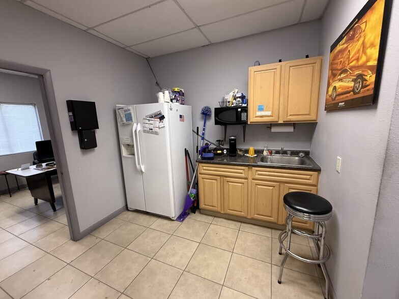 More Photos Of 5508 Benchmark Ln, Sanford Warehouse For Sale