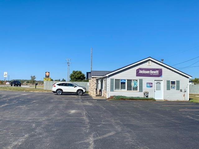 More Photos Of 305 US Highway 31 S, Traverse City Storefront Retail Office For Lease