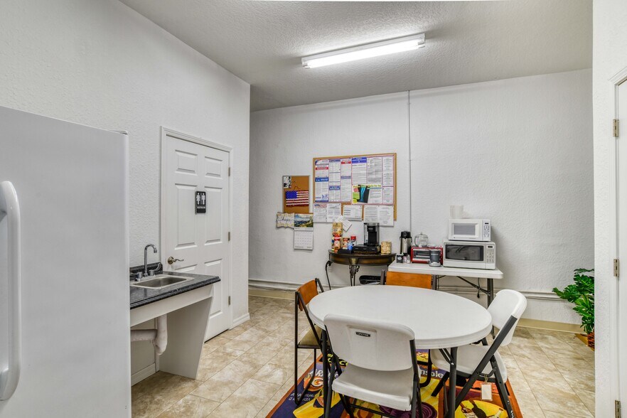 More Photos Of 621 St Johns Ave, Palatka Storefront For Sale