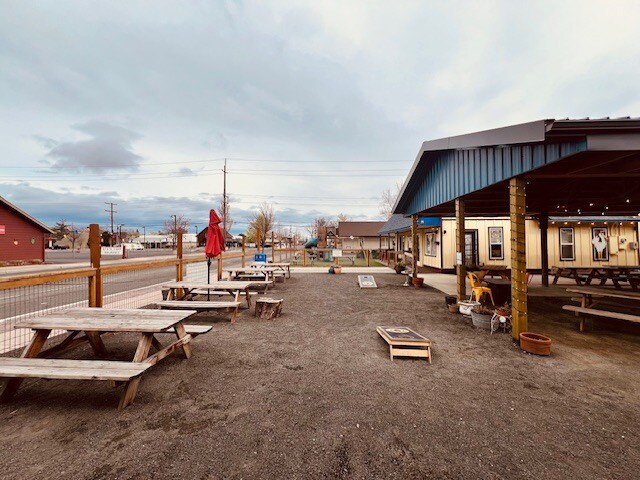 More Photos Of 122 SW 5th St, Redmond Specialty For Sale