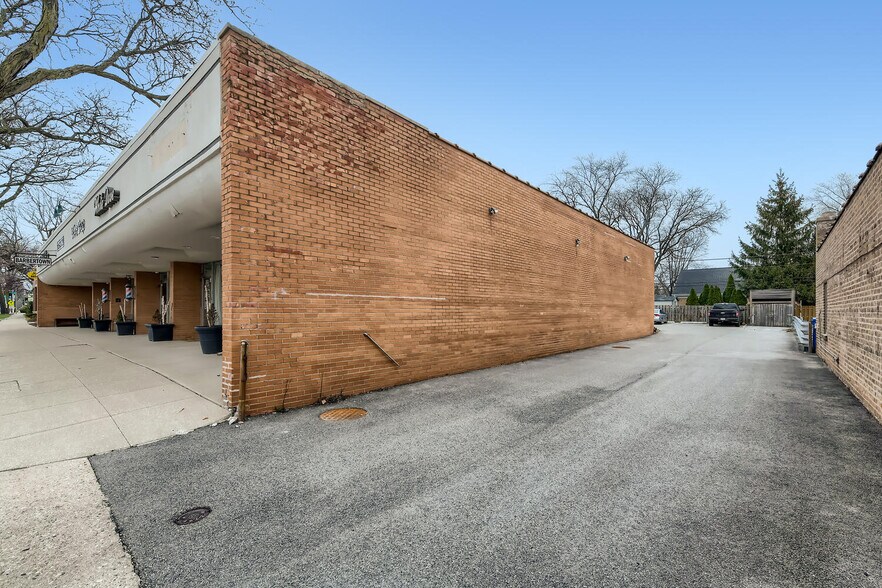 More Photos Of 1039-1059 Waukegan Rd, Glenview Unknown For Lease