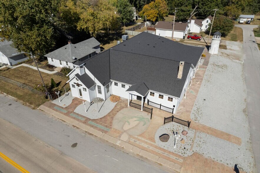 More Photos Of 109 E B St, Cedar Creek Freestanding For Sale