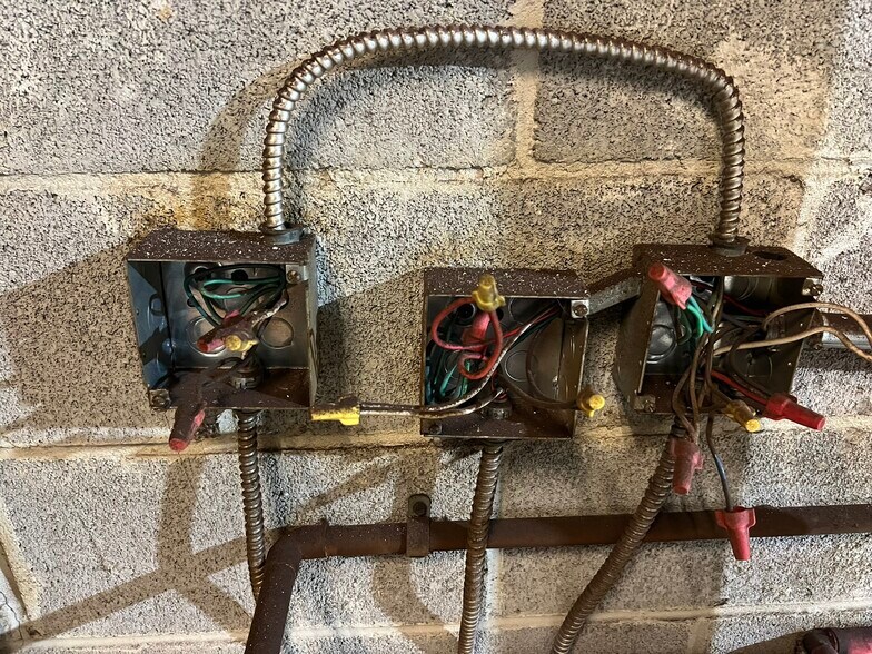 More Photos Of 33549 E Royalton Rd, Columbia Station Light Manufacturing For Sale