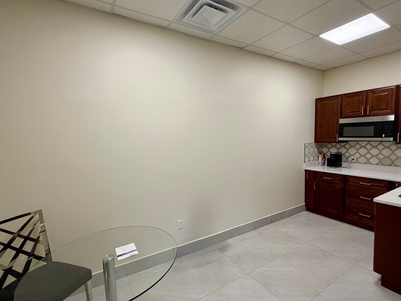 More Photos Of 1300 City View Ctr, Oviedo Office For Lease