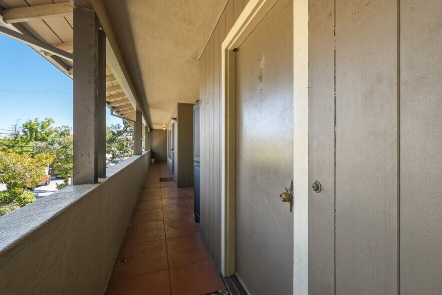 More Photos Of 1051-1055 Whipple Ave, Redwood City Apartments For Sale