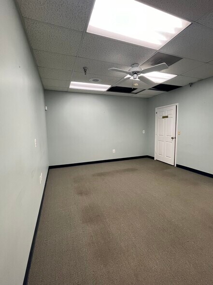 More Photos Of 13934 Baltimore Ave, Laurel Medical For Sale