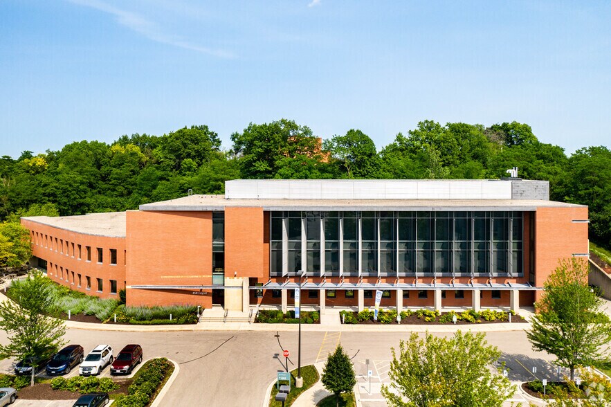 More Photos Of 450 Coyier Ln, Madison Office For Lease