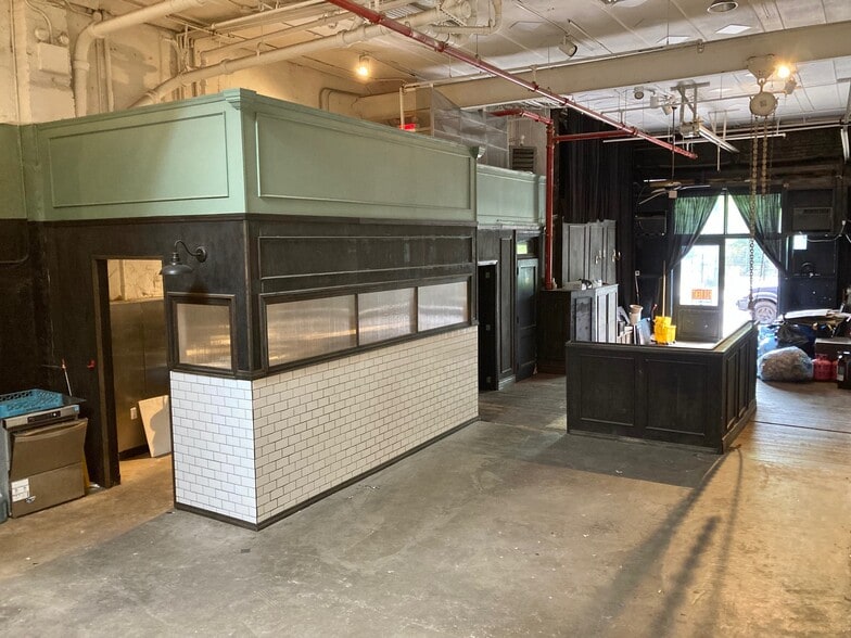 More Photos Of 49 Monroe St, New York Warehouse For Lease