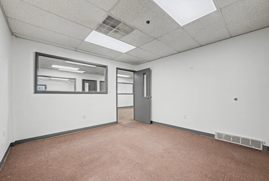 More Photos Of 11-25 Harding St, Middletown Warehouse For Lease
