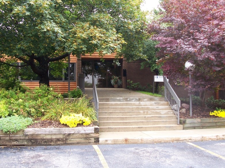 More Photos Of 205 W 29th St, Holland Office For Lease