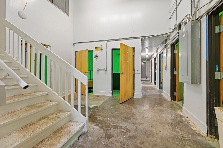 More Photos Of 319 N Bonfoy Ave, Colorado Springs Warehouse For Sale