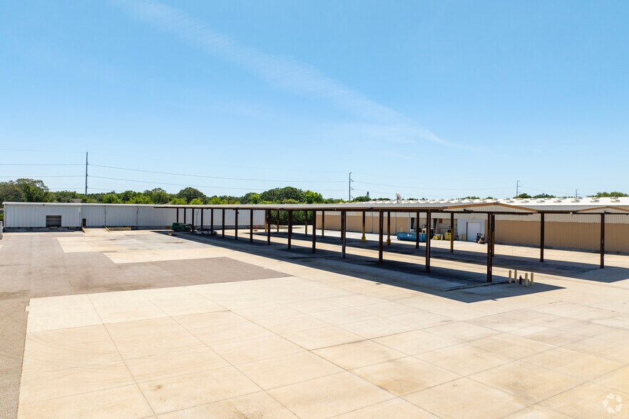 More Photos Of 8423 Sunstate St, Tampa Warehouse For Sale