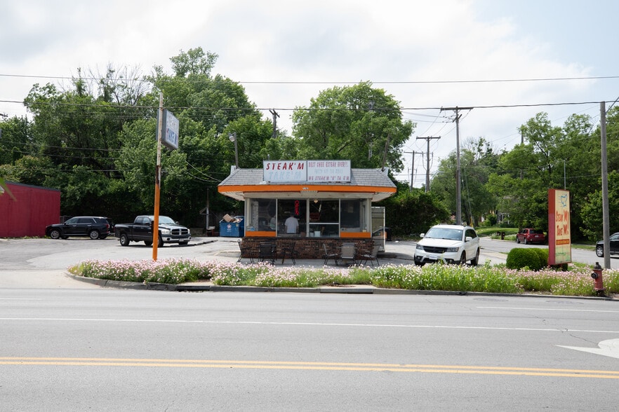 More Photos Of 7702 Troost Ave, Kansas City Restaurant For Sale