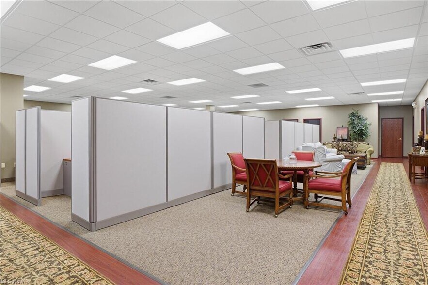 More Photos Of 319 Howard Dr, Sandusky Office For Sale