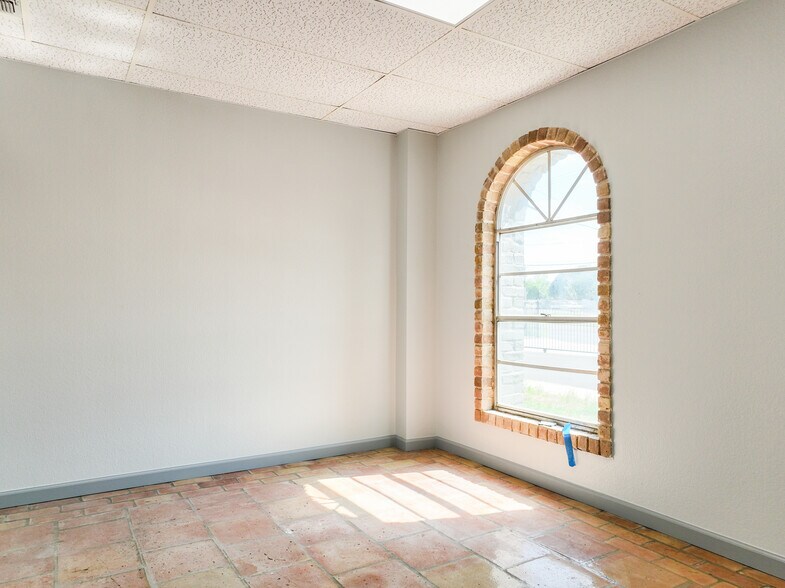 More Photos Of 14732 Bulverde Rd, San Antonio Warehouse For Lease