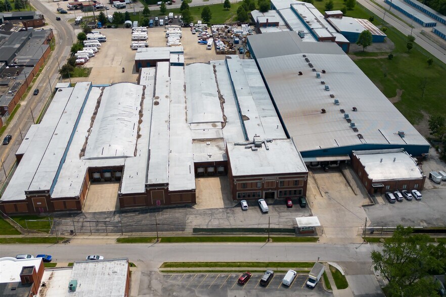 More Photos Of 1100 E Bell St, Bloomington Manufacturing For Lease